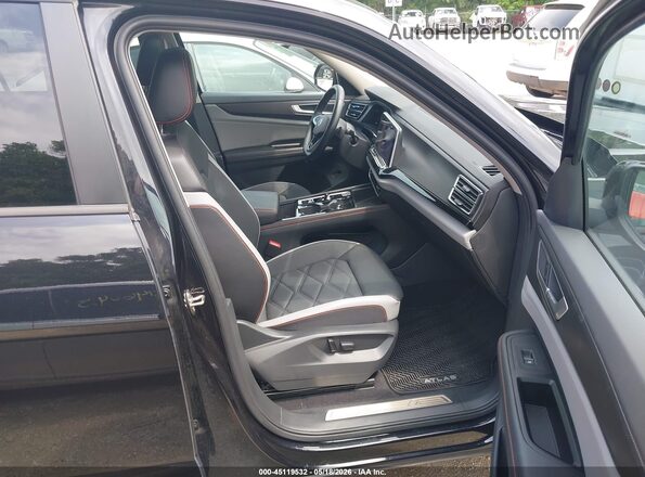 1V2GR2CA2RC566420 2024 VOLKSWAGEN ATLAS Black Front interior view