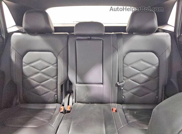 1V2JE2CA4RC200136 2024 VOLKSWAGEN ATLAS Black უკანა სავარძლების ხედი