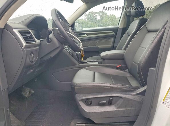 1V2JR2CA6PC538235 2023 VOLKSWAGEN ATLAS White Front interior view