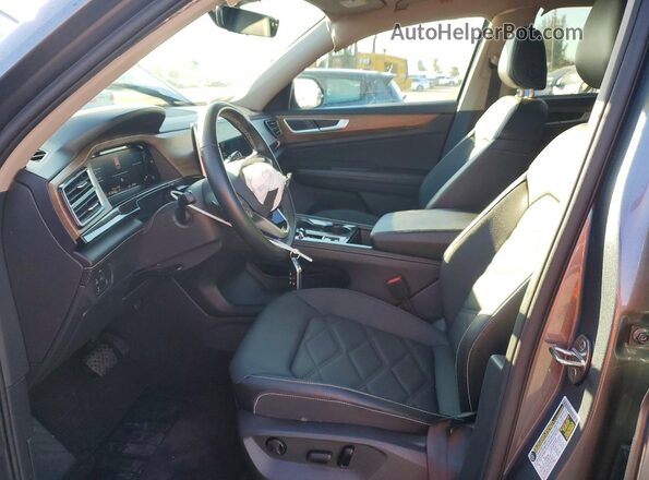 1V2JR2CAXRC580474 2024 VOLKSWAGEN ATLAS Gray Widok wnętrza z przodu