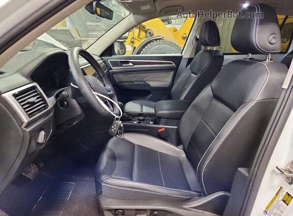 1V2KR2CA7PC551872 2023 VOLKSWAGEN ATLAS White 
