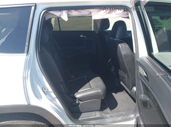 1V2LR2CA1JC581722 2018 VOLKSWAGEN ATLAS White VIN sticker view