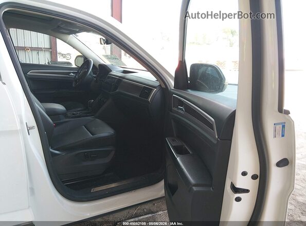 1V2MR2CA1JC584611 2018 VOLKSWAGEN ATLAS White Front interior view