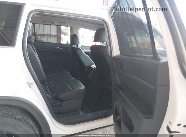 1V2MR2CA1JC584611 2018 VOLKSWAGEN ATLAS White VIN sticker view