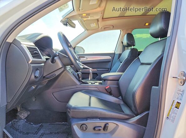 1V2MR2CA6JC507975 2018 VOLKSWAGEN ATLAS White წინა სალონის ხედი