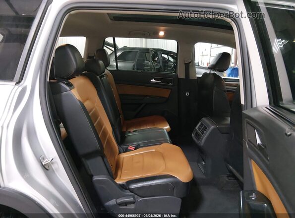 1V2NR2CA9JC511796 2018 VOLKSWAGEN ATLAS Silver Vista de la etiqueta del VIN