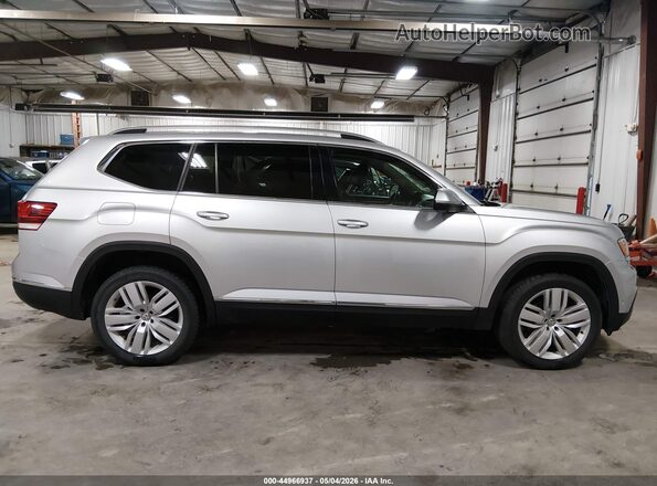 1V2NR2CA9JC511796 2018 VOLKSWAGEN ATLAS Silver Vista interior trasera