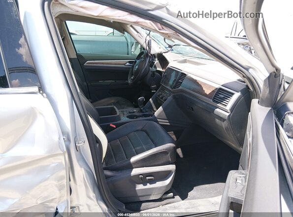 1V2NR2CAXJC548906 2018 VOLKSWAGEN ATLAS Silver წინა სალონის ხედი