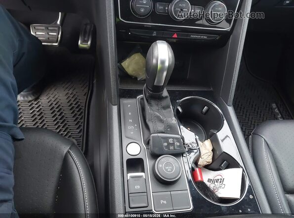 1V2RE2CA1LC211525 2020 VOLKSWAGEN ATLAS Gray Vista del salpicadero