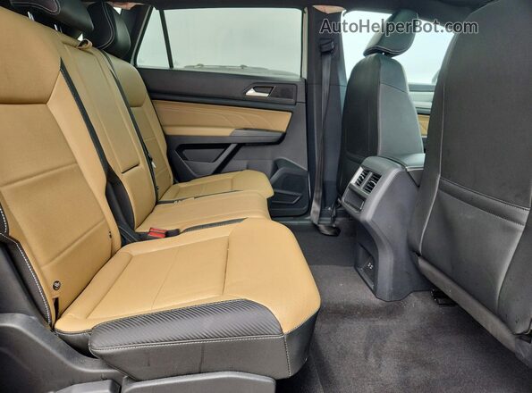 1V2SE2CA4PC211008 2023 VOLKSWAGEN ATLAS White უკანა სალონის ხედი
