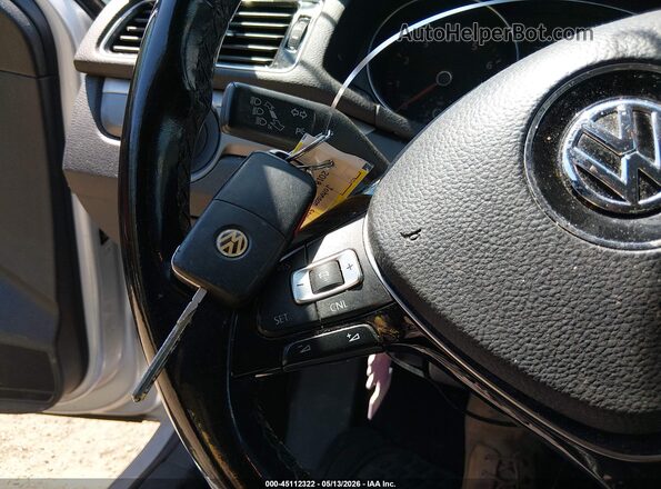 1VWAA7A37JC035022 2018 VOLKSWAGEN PASSAT Silver Вид панелі приладів