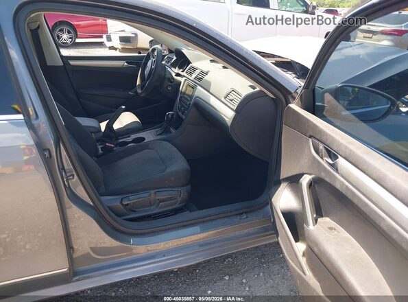 1VWAT7A32HC010646 2017 VOLKSWAGEN PASSAT Gray 