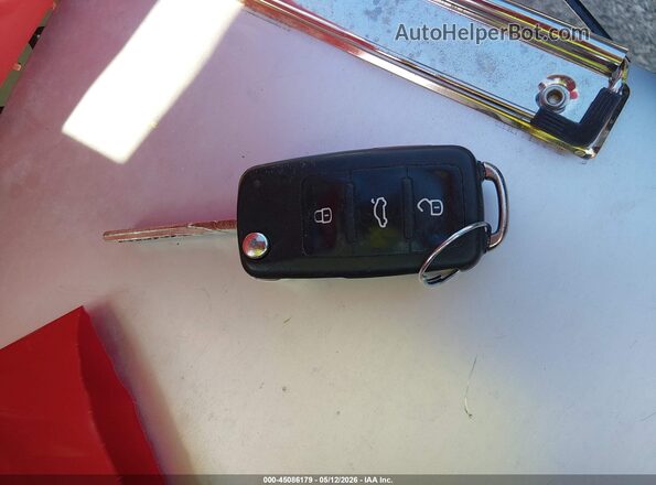 1VWAT7A33HC074582 2017 VOLKSWAGEN PASSAT Белый 