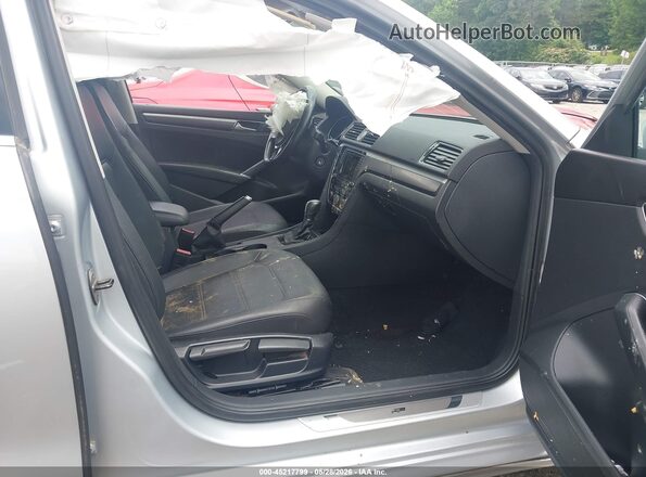 1VWAT7A38GC067190 2016 VOLKSWAGEN PASSAT Silver Front interior view