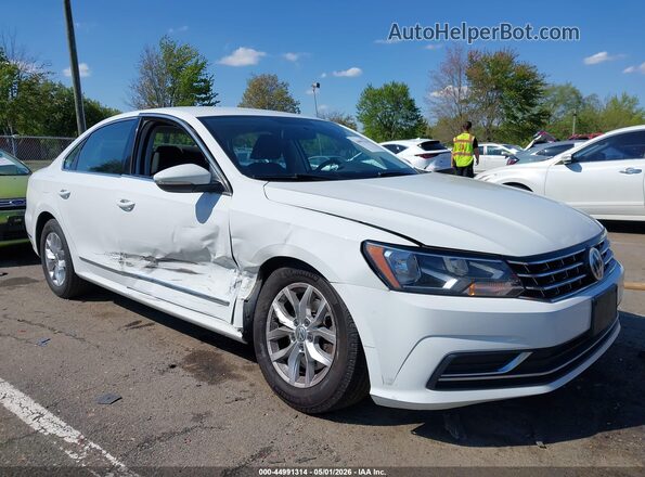 1VWAT7A39HC024916 2017 VOLKSWAGEN PASSAT Белый Вид спереди