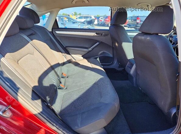 1VWAT7A39HC025337 2017 VOLKSWAGEN PASSAT Red Widok tylnych siedzeń