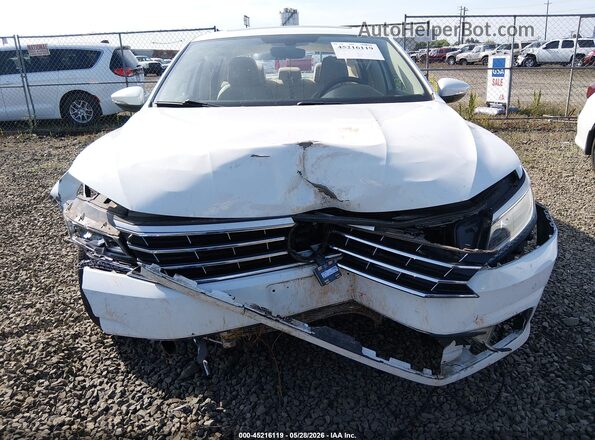 1VWBA7A30JC026439 2018 VOLKSWAGEN PASSAT White Widok z przodu