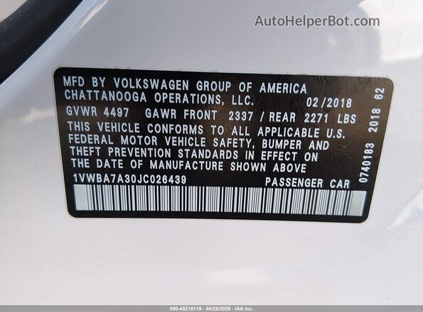 1VWBA7A30JC026439 2018 VOLKSWAGEN PASSAT White Widok komory silnika