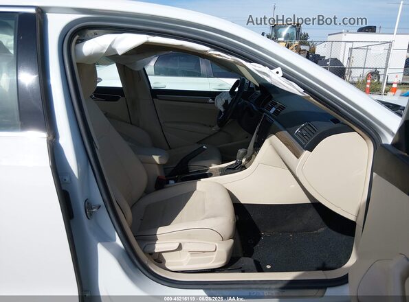 1VWBA7A30JC026439 2018 VOLKSWAGEN PASSAT White Widok wnętrza z przodu