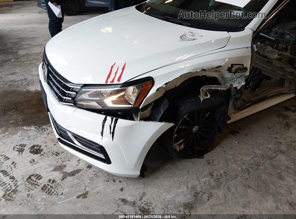 1VWBT7A33HC020705 2017 VOLKSWAGEN PASSAT Белый Вид спереди