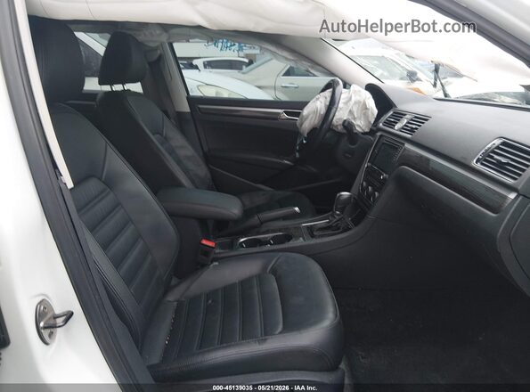 1VWCT7A36HC050267 2017 VOLKSWAGEN PASSAT White Սալոնի դիմացի տեսք