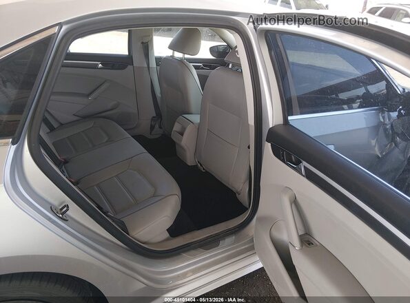 1VWDT7A34HC053222 2017 VOLKSWAGEN PASSAT Silver Вид наклейки з VIN-кодом