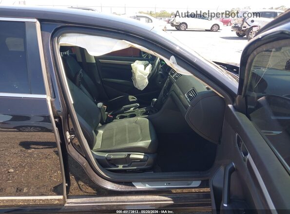 1VWDT7A35HC015532 2017 VOLKSWAGEN PASSAT Черный Вид салона спереди