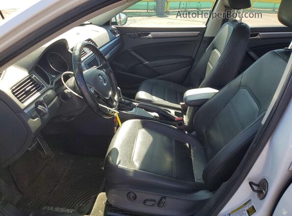1VWDT7A36HC043520 2017 VOLKSWAGEN PASSAT White Widok wnętrza z przodu