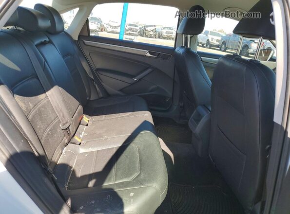1VWDT7A36HC043520 2017 VOLKSWAGEN PASSAT White Widok tylnych siedzeń