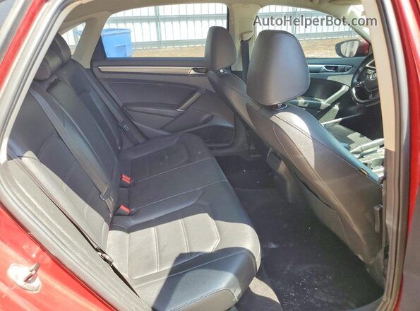 1VWDT7A37HC060312 2017 VOLKSWAGEN PASSAT Red 