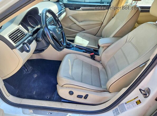 1VWDT7A37HC086330 2017 VOLKSWAGEN PASSAT White Vista interior delantera