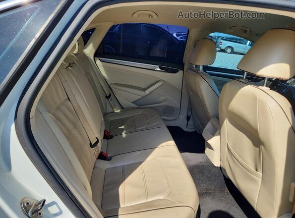 1VWDT7A37HC086330 2017 VOLKSWAGEN PASSAT White Vista de los asientos traseros