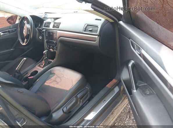 1VWDT7A38HC005853 2017 VOLKSWAGEN PASSAT Gray Вид салону спереду