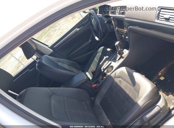 1VWDT7A38HC049593 2017 VOLKSWAGEN PASSAT White 