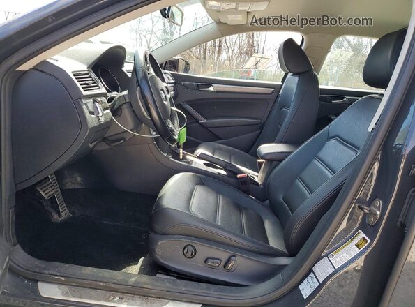 1VWDT7A38HC084876 2017 VOLKSWAGEN PASSAT Gray 