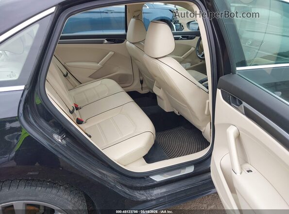 1VWDT7A3XHC044153 2017 VOLKSWAGEN PASSAT Blue 