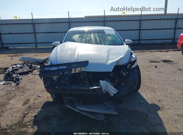 1VWLA7A3XKC013610 2019 VOLKSWAGEN PASSAT White Widok wnętrza z tyłu