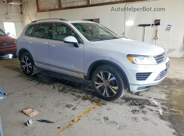 WVGRF7BP1HD000355 2017 VOLKSWAGEN TOUAREG White 