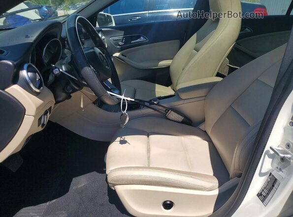 WDDSJ4GB1JN543209 2018 MERCEDES-BENZ CLA-CLASS White Vista del salpicadero