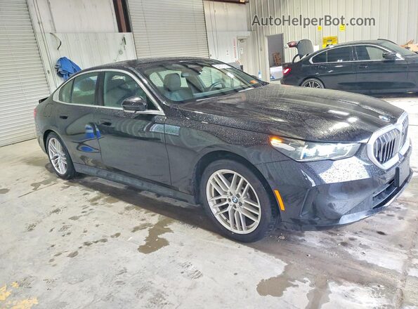 WBA53FJ01SCT20361 2025 BMW 5 SERIES Black Вид спереду