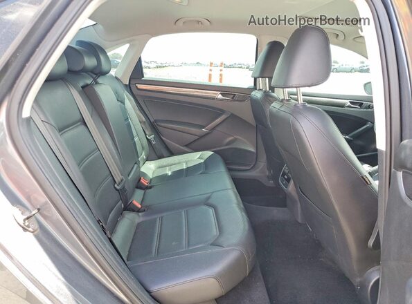 1VWBT7A31HC002087 2017 VOLKSWAGEN PASSAT Gray Widok wnętrza z tyłu