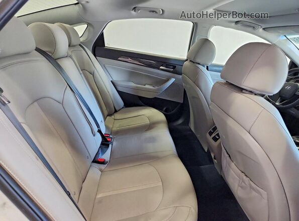 5NPE34AF4JH660649 2018 HYUNDAI SONATA Белый Вид задней части салона