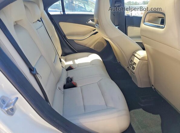 WDDSJ4GB1JN543209 2018 MERCEDES-BENZ CLA-CLASS White Vista interior trasera