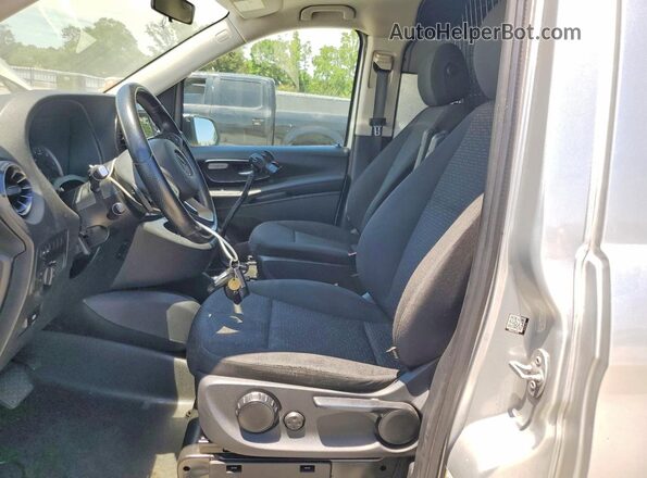 W1YV0BEY8M3907787 2021 MERCEDES-BENZ METRIS Silver Vista del salpicadero