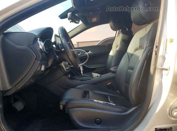 WDCTG4EB8JJ495855 2018 MERCEDES-BENZ GLA Silver Вид панелі приладів