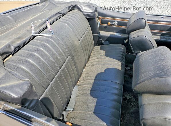 262670E155152 1970 PONTIAC BONNEVILLE Gold Rear seats view