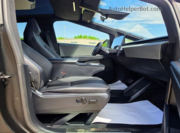 7G2CEHED1RA026043 2024 TESLA CYBERTRUCK Silver Widok z tyłu