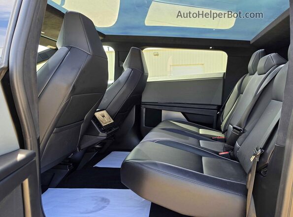 7G2CEHED1RA026043 2024 TESLA CYBERTRUCK Silver Widok wnętrza 360 stopni