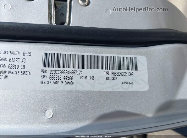 2C3CCAAG0KH667174 2019 CHRYSLER 300 Silver Widok komory silnika