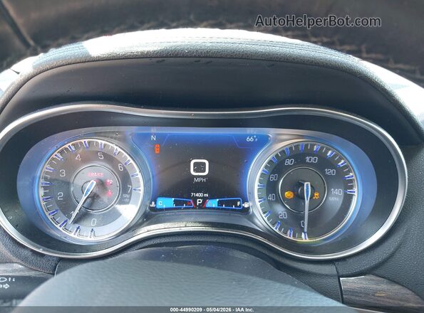 2C3CCAAG0KH667174 2019 CHRYSLER 300 Silver Widok tylnych siedzeń